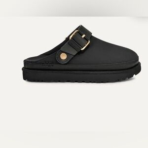 UGG women Goldenstar Villa size 9.5 
$150 NEW 
Color: Black